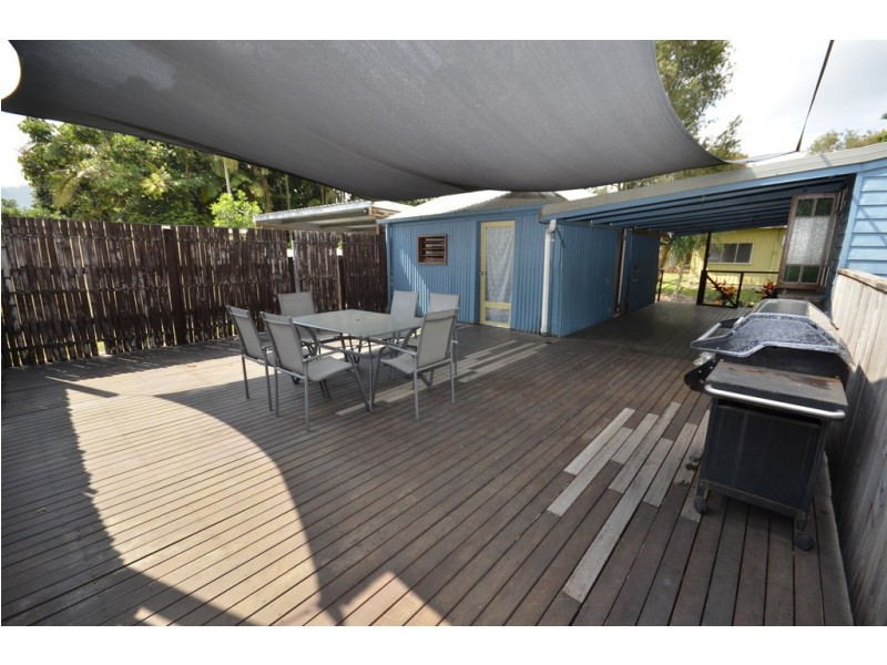15 Hart Street, Mossman QLD 4873