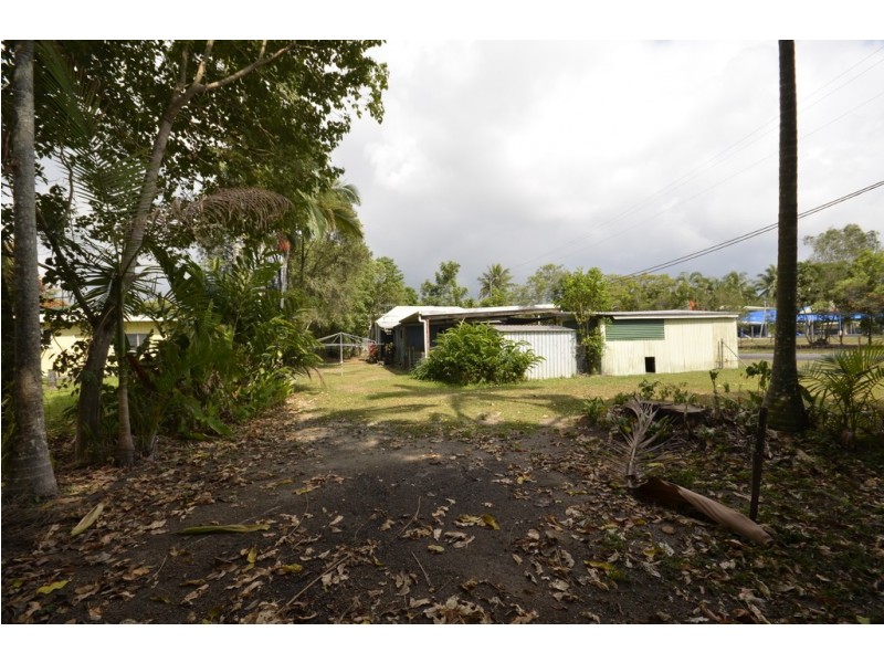 15 Hart Street, Mossman QLD 4873