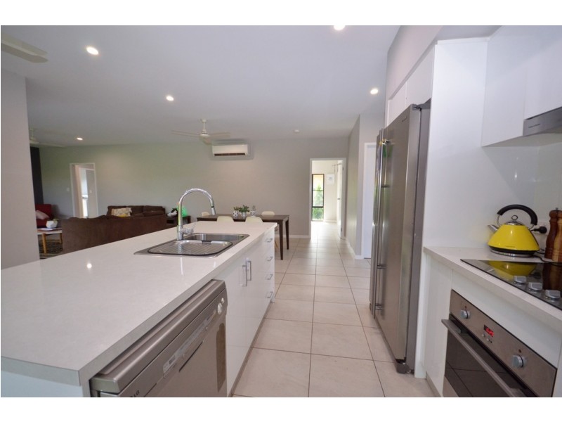 16 Gerygone Close, Mossman QLD 4873