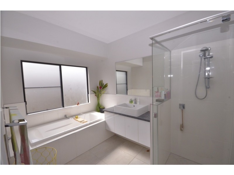 16 Gerygone Close, Mossman QLD 4873