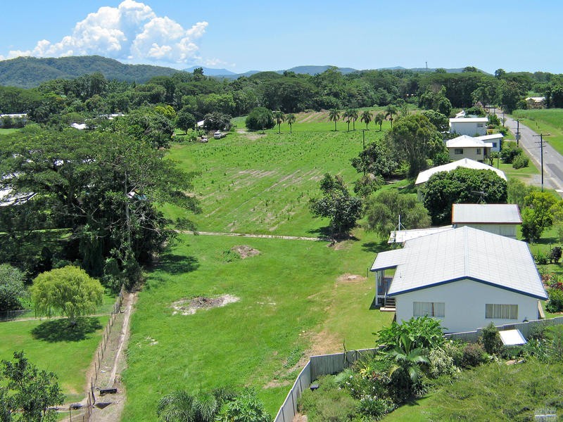 3 Junction Road, Mossman QLD 4873