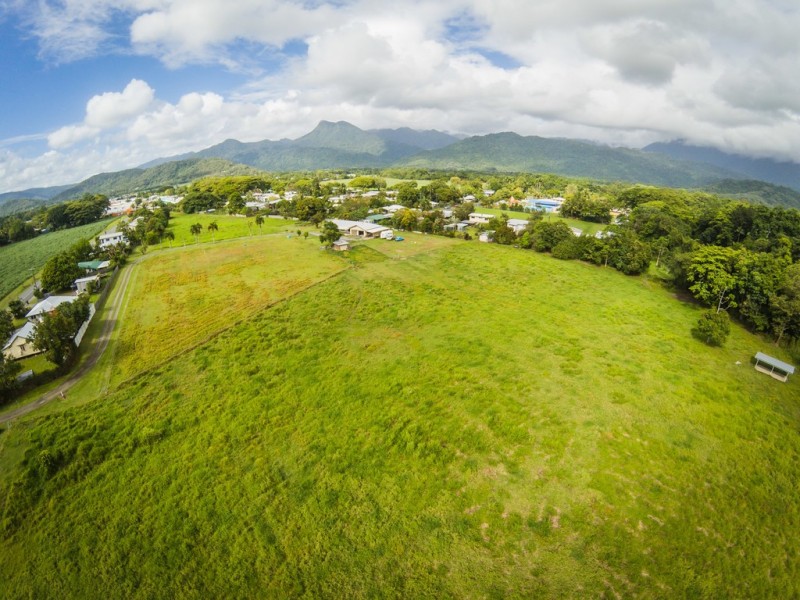 3 Junction Road, Mossman QLD 4873