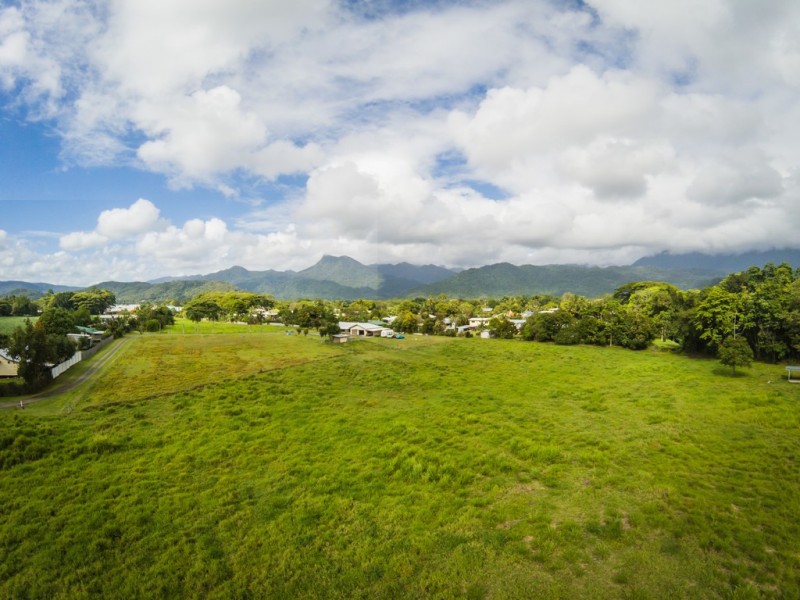 3 Junction Road, Mossman QLD 4873
