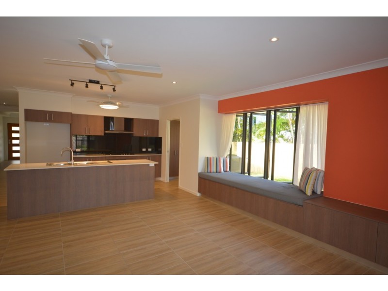 4 BOWER CLOSE, Port Douglas QLD 4877