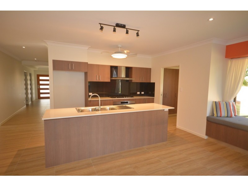 4 BOWER CLOSE, Port Douglas QLD 4877