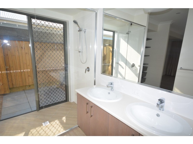 4 BOWER CLOSE, Port Douglas QLD 4877