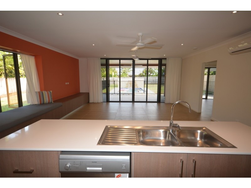 4 BOWER CLOSE, Port Douglas QLD 4877