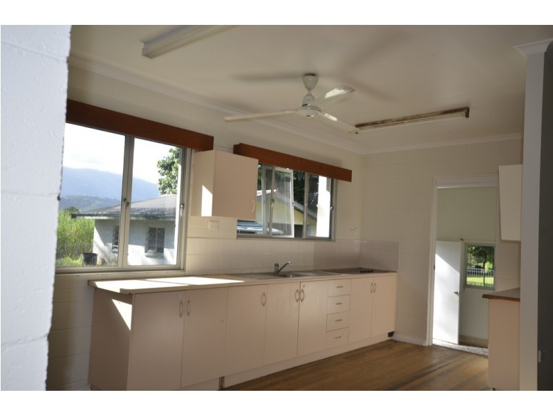 2/1 Kidd Street, Mossman QLD 4873