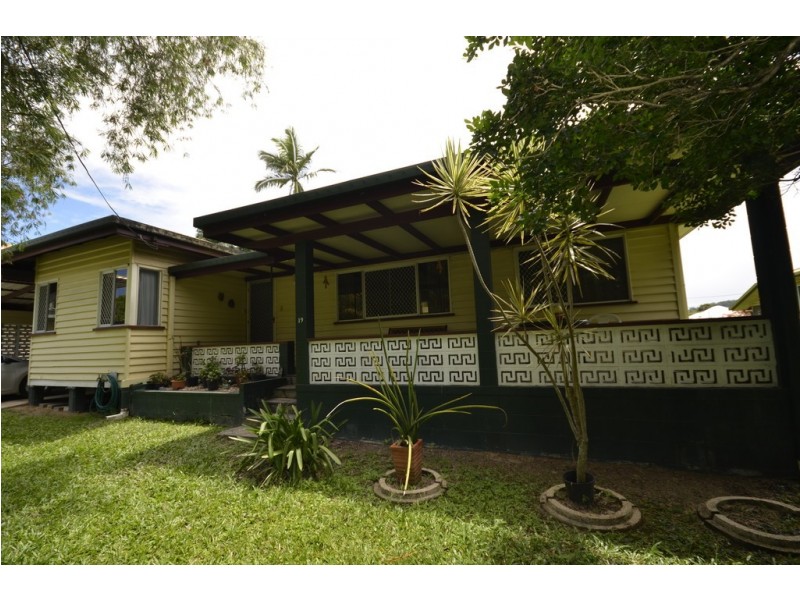 19 Foxton Avenue, Mossman QLD 4873