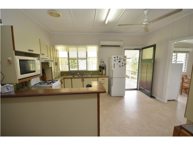 19 Foxton Avenue, Mossman QLD 4873