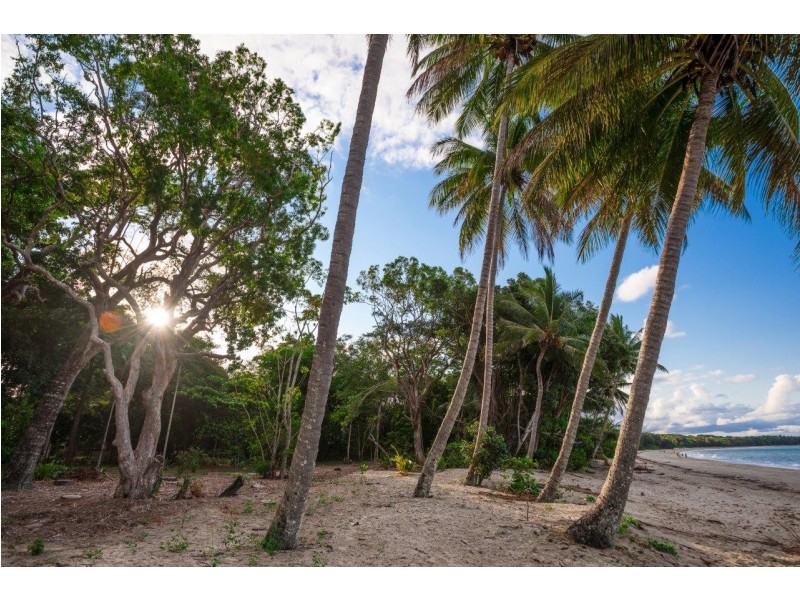 1/2-12 Reef Street (The Beachfront), Port Douglas QLD 4877