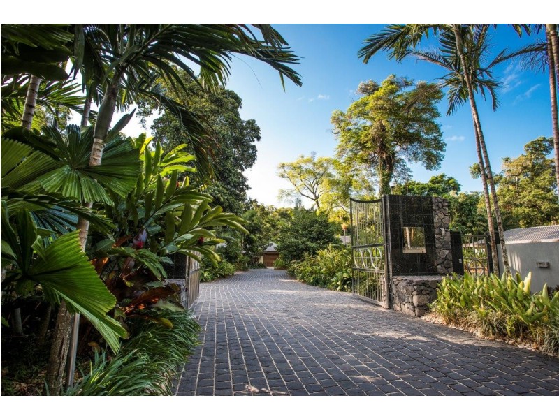 1/2-12 Reef Street (The Beachfront), Port Douglas QLD 4877