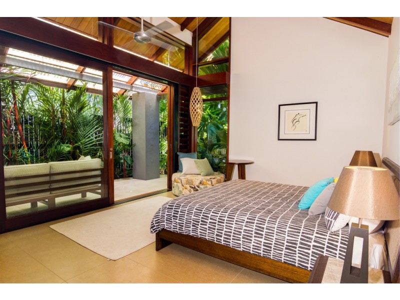5 Beachfront Mirage, Port Douglas QLD 4877