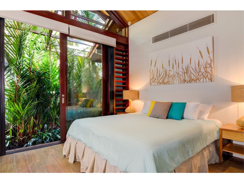 5 Beachfront Mirage, Port Douglas QLD 4877
