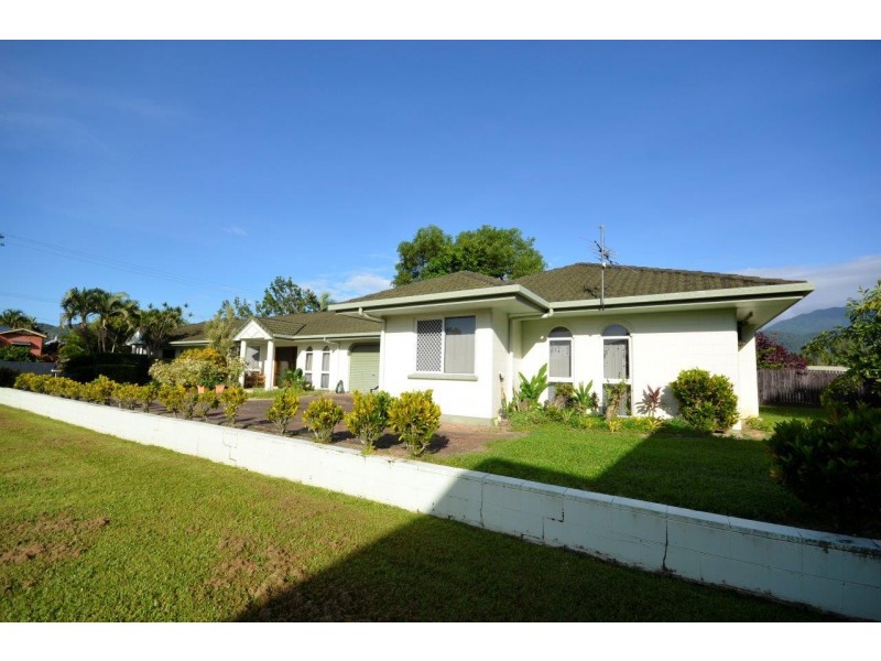 9 Bow Street, Mossman QLD 4873