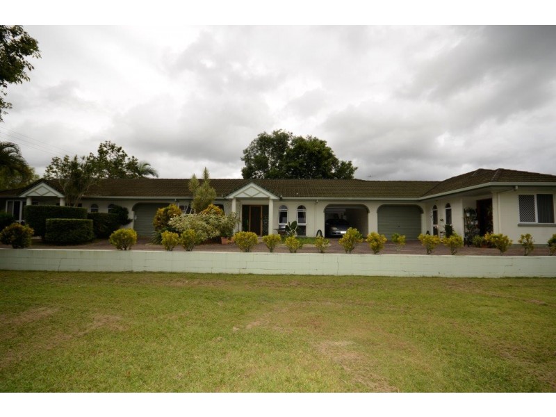 9 Bow Street, Mossman QLD 4873