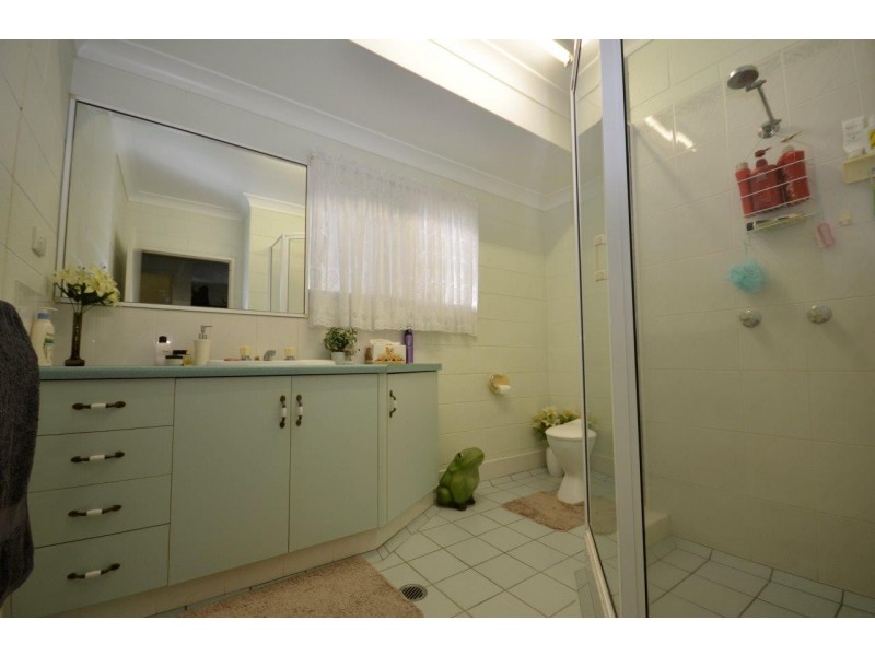 9 Bow Street, Mossman QLD 4873