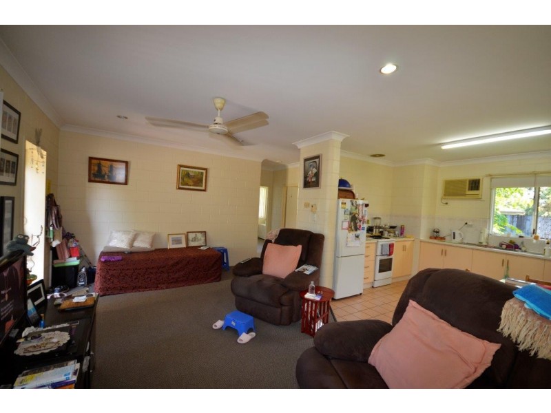 9 Bow Street, Mossman QLD 4873