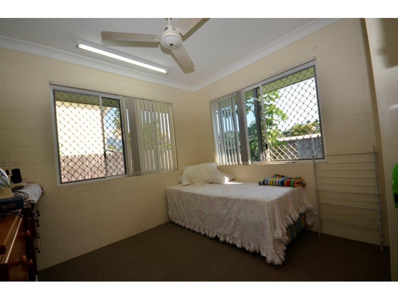 9 Bow Street, Mossman QLD 4873