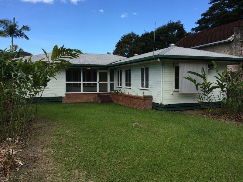 5 FOXTON AVENUE, Mossman QLD 4873