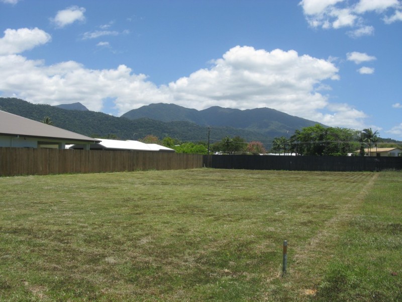 8 Riflebird Crescent, Mossman QLD 4873