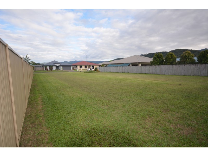 8 Riflebird Crescent, Mossman QLD 4873