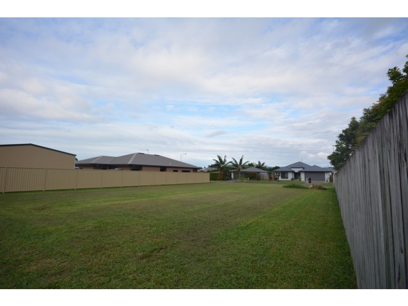8 Riflebird Crescent, Mossman QLD 4873