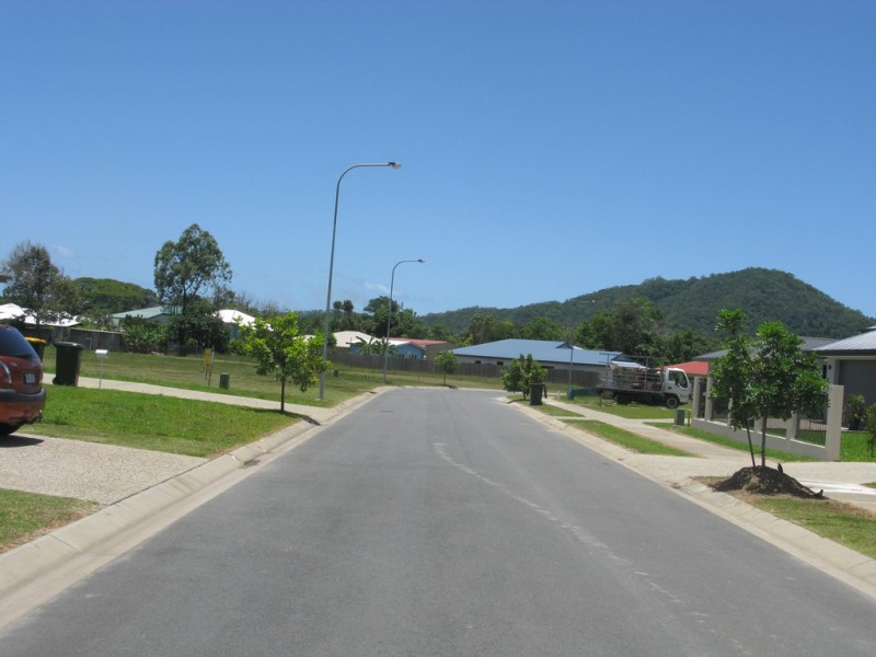 8 Riflebird Crescent, Mossman QLD 4873