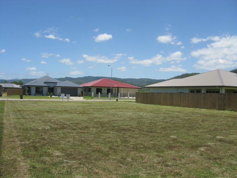 8 Riflebird Crescent, Mossman QLD 4873