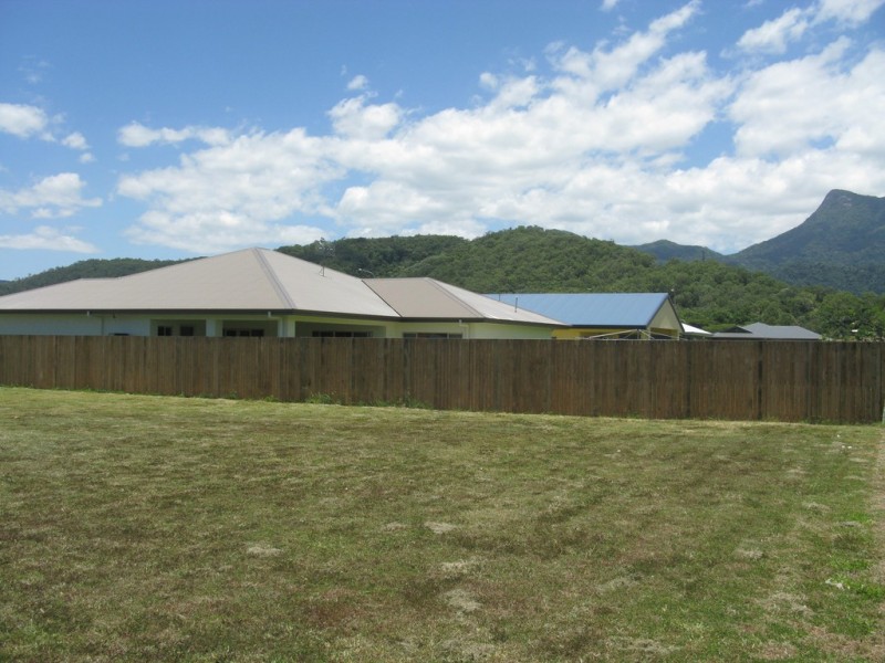 8 Riflebird Crescent, Mossman QLD 4873