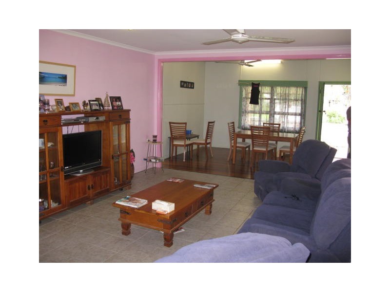 30 Thomas Street, Mossman QLD 4873