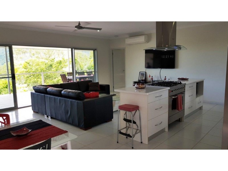 27 Third Street Ayton, Bloomfield QLD 4895