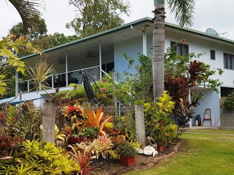 27 Third Street Ayton, Bloomfield QLD 4895