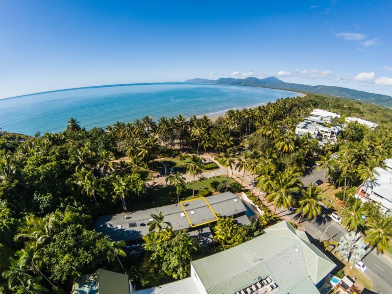 2/5 The Esplanade “Two On The Beach”, Port Douglas QLD 4877