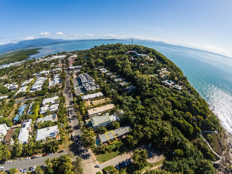 2/5 The Esplanade “Two On The Beach”, Port Douglas QLD 4877