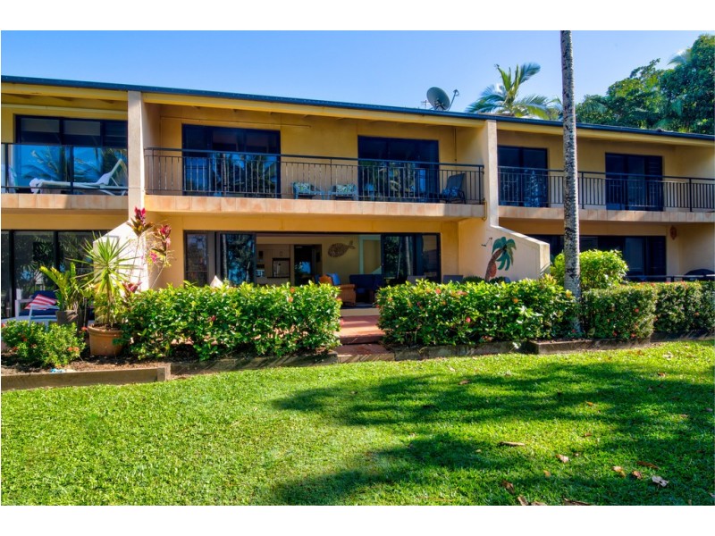 2/5 The Esplanade “Two On The Beach”, Port Douglas QLD 4877