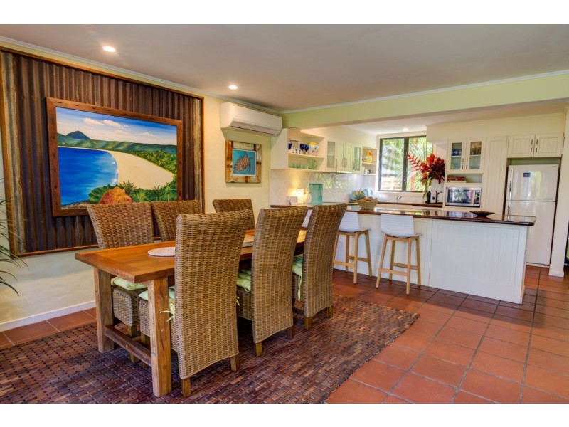 2/5 The Esplanade “Two On The Beach”, Port Douglas QLD 4877