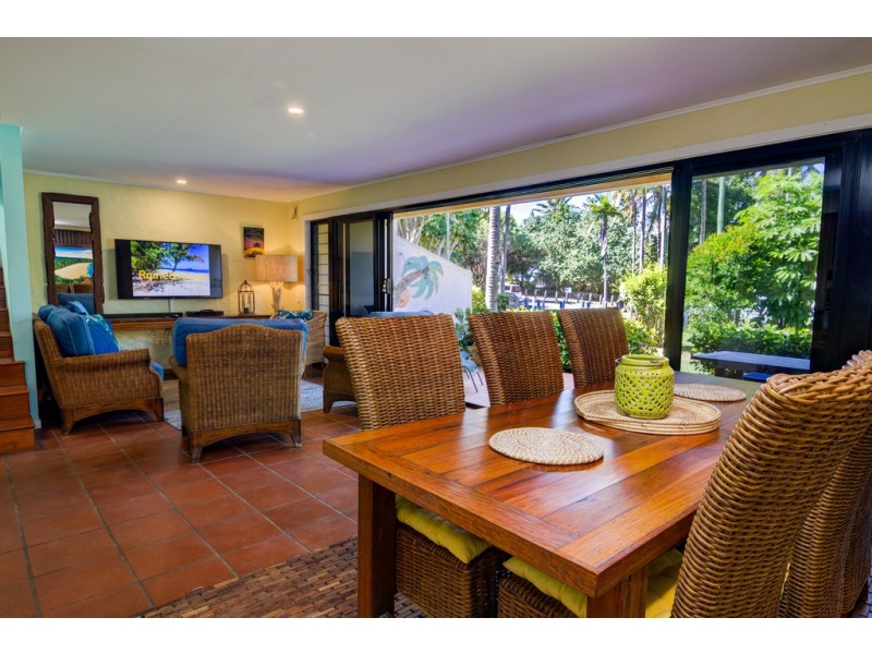 2/5 The Esplanade “Two On The Beach”, Port Douglas QLD 4877