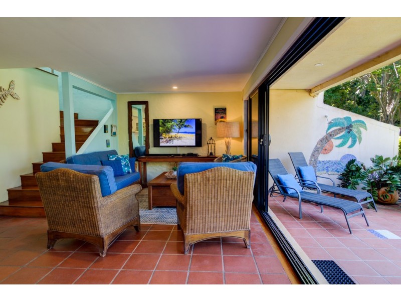 2/5 The Esplanade “Two On The Beach”, Port Douglas QLD 4877