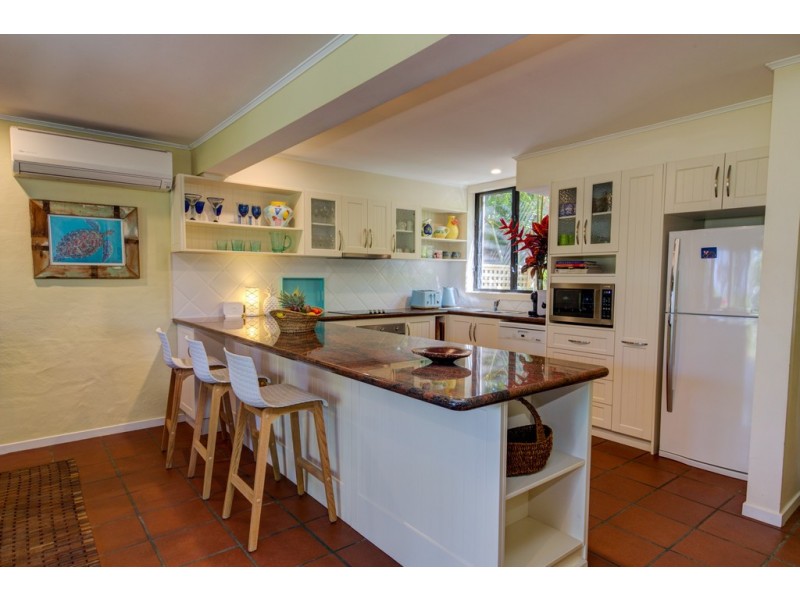 2/5 The Esplanade “Two On The Beach”, Port Douglas QLD 4877