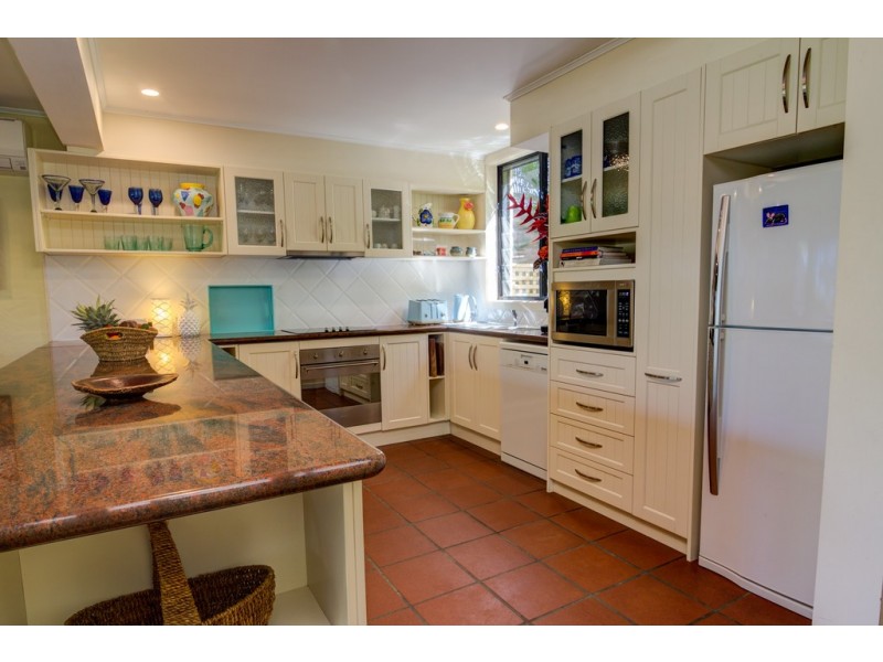 2/5 The Esplanade “Two On The Beach”, Port Douglas QLD 4877