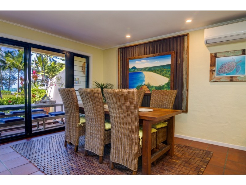 2/5 The Esplanade “Two On The Beach”, Port Douglas QLD 4877