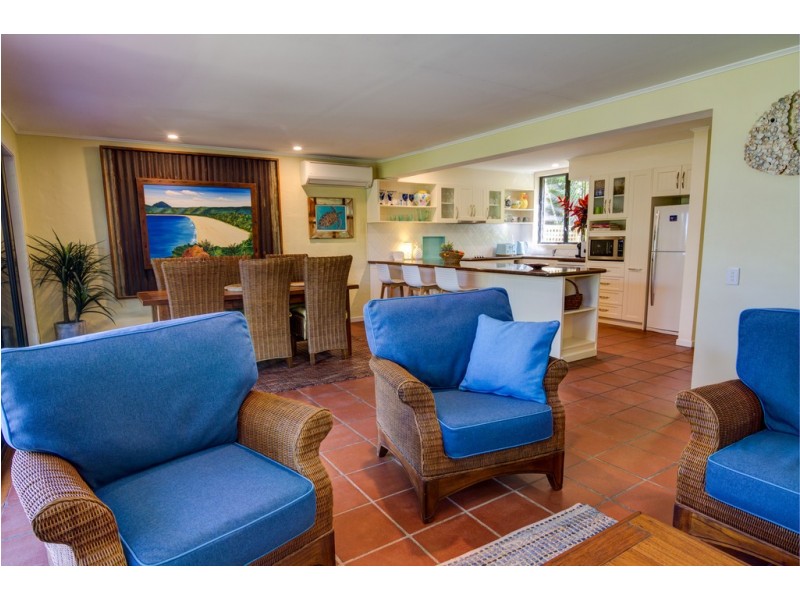 2/5 The Esplanade “Two On The Beach”, Port Douglas QLD 4877