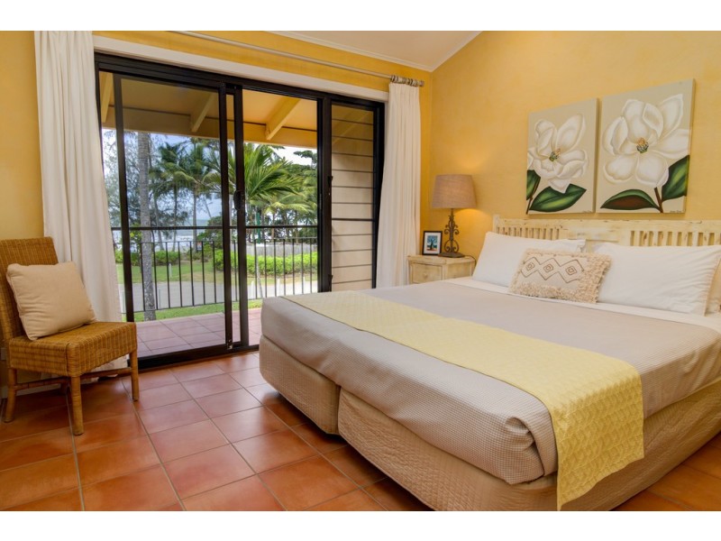 2/5 The Esplanade “Two On The Beach”, Port Douglas QLD 4877