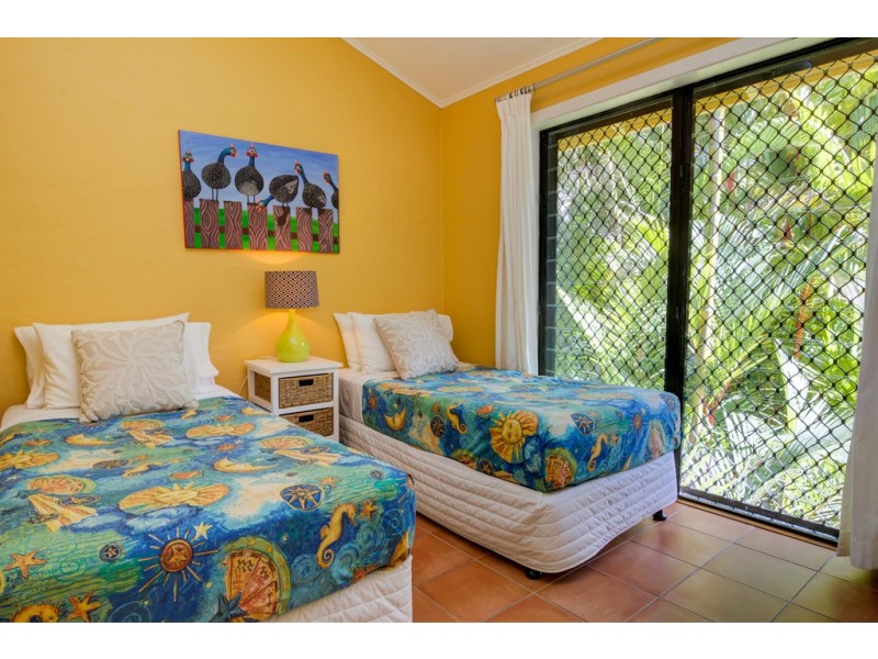 2/5 The Esplanade “Two On The Beach”, Port Douglas QLD 4877