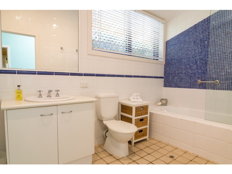 2/5 The Esplanade “Two On The Beach”, Port Douglas QLD 4877