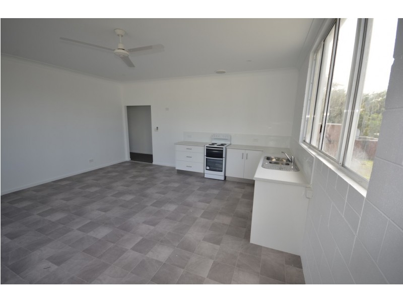 4 WILLIAM STREET, Mossman QLD 4873