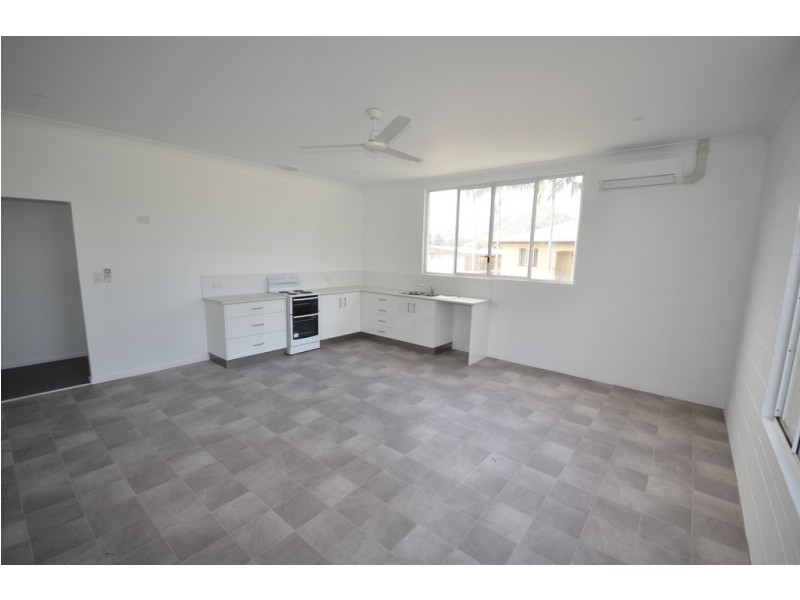 4 WILLIAM STREET, Mossman QLD 4873