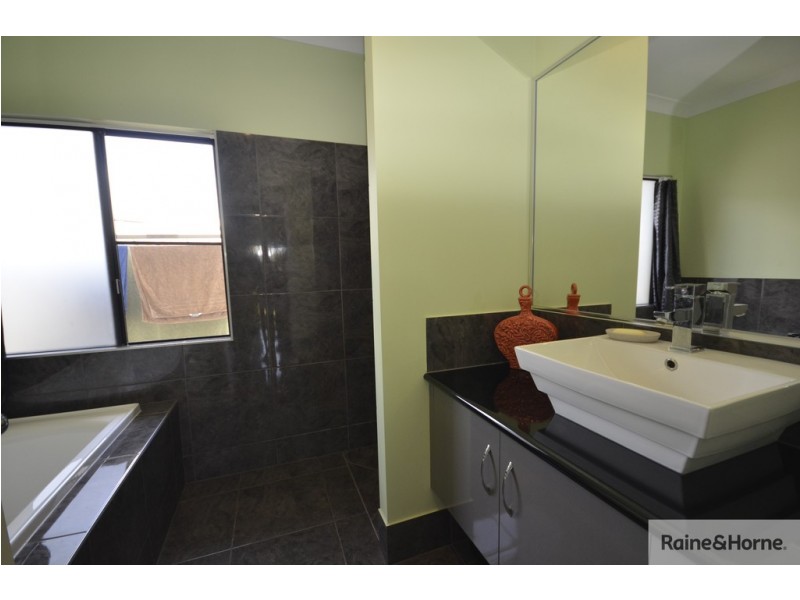 10 SPOONBILL CLOSE, Mossman QLD 4873