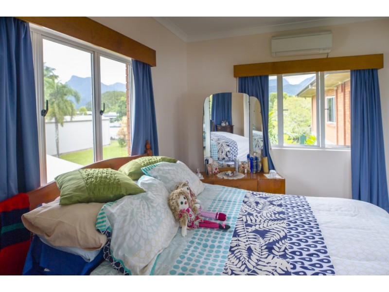 22 MOSSMAN STREET, Mossman QLD 4873